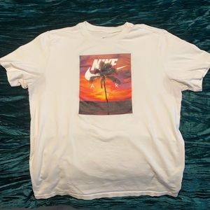 Men’s white Nike Tee